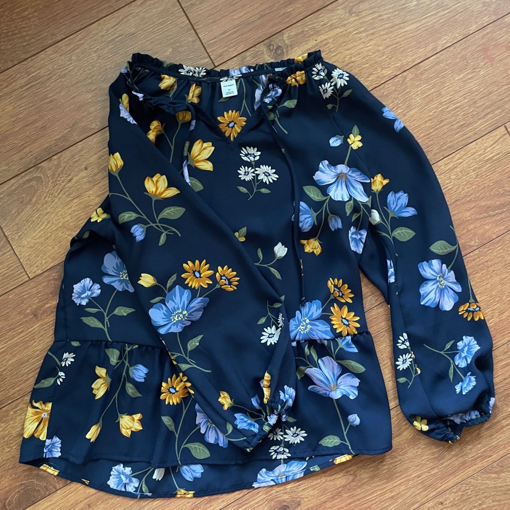 Old Navy Floral Tie Front Blouse